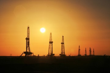 Obraz premium The setting sun of Karamay oil field in Xinjiang Uygur autonomous region of China
