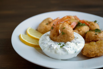 Shrimp fried in batter with Tartar sauce