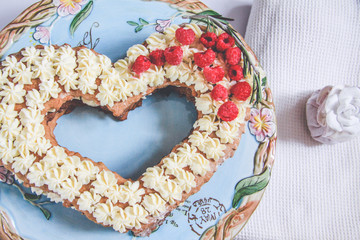 heart cake, sponge cake, raspberry