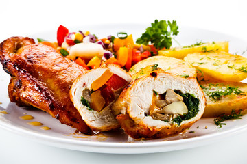 Stuffed chicken fillets and vegetables