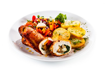 Stuffed chicken fillets and vegetables