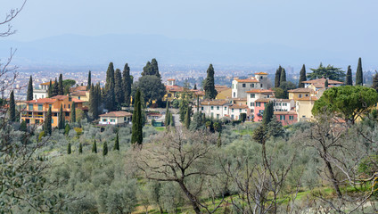 Settignano is an ancient Tuscan town on a hill, with a beautiful panoramic view of Florence. The city is located in the northeast of Florence. It is calm and private here. Italy