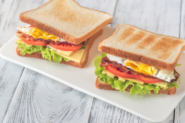 Sandwiches with fried egg and bacon