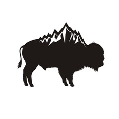 Силуэт бизона и гор