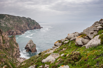 Fototapeta na wymiar Rocky cliffs on the coast of Portugal