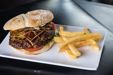 Hamburguesa con piña