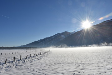 Pinzgau, Salzach, Salzburg, Österreich, Stuhlfelden, Straße, Weg, geräumt, Tiefschnee, Winter,...