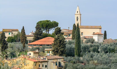 Settignano is an ancient Tuscan town on a hill, with a beautiful panoramic view of Florence. The city is located in the northeast of Florence. It is calm and private here. Italy
