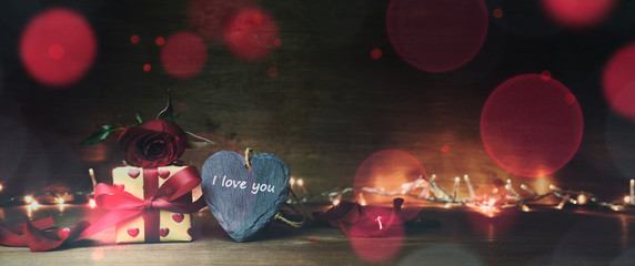 Valentinstag Hintergrund - Geschenk mit Herz
