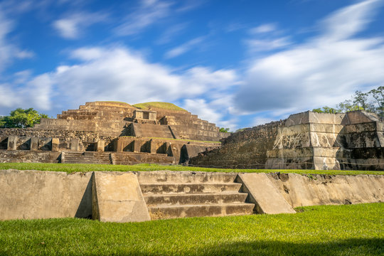 Mayan pyramid of Tazumal