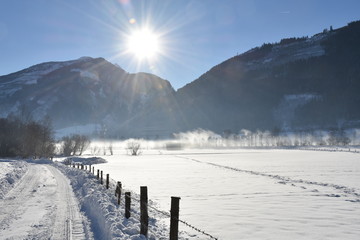 Pinzgau, Salzach, Salzburg, Österreich, Stuhlfelden, Straße, Weg, geräumt, Tiefschnee, Winter,...