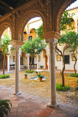 Casa de los Pinelo (House of the Pinelo), a Renaissance palace which is currently the headquarters of the Academy of Fine Arts.