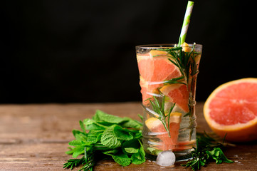  Lemonade with rosemary and grapefruit on a wooden table