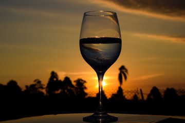 Taça no pôr-do-sol