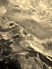 Felsen in der Höhle von Milatos in Sepia