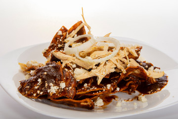 chilaquiles con pollo y mole