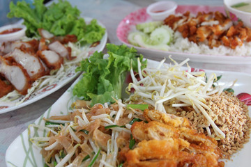 Focus on Thailand fried noodles, as Pad Thai with the chicken, bean sprout, lettuce and green onion