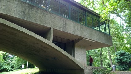 La casa sobre el arroyo.