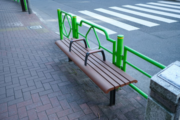 歩道のベンチ