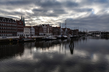 Fototapeta na wymiar Hansestadt Lübeck Altstadt an der Untertrave