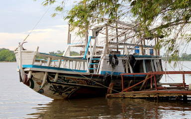 Fototapeta na wymiar Gambia river, boat