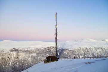 Sendemast auf dem fjellheisen Berg in Troms&oslash;, Norwegen