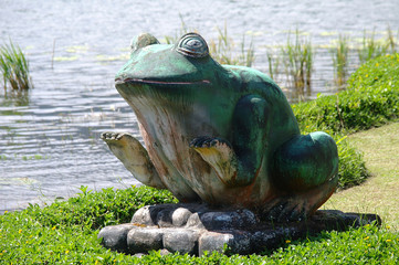 Frosch Statue, Pura Ulun Danu Bratan, Wassertempel auf dem Bratan See, ber&uuml;hmte Touristen Attraktion auf Bali, Indonesien
