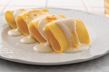 pasta paccheri besciamella e curcuma