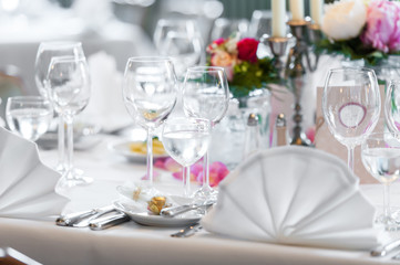 Wedding table with ornaments