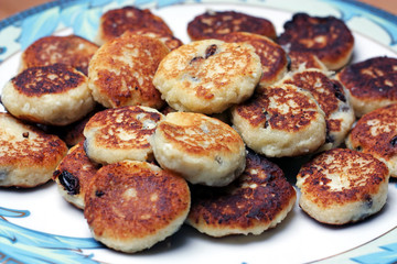 Obraz na płótnie Canvas Cottage Cheese Pancakes with raisins