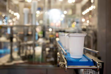 Yoghurt packing machine