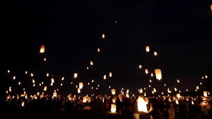 The rising of thousands of lanterns in 4k