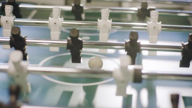 Exciting hesitate at the table football - Spannendes z&ouml;gern beim Tischfu&szlig;ball 