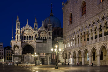 Fototapeta na wymiar Venezia, palazzo ducale e basilica di san Marco