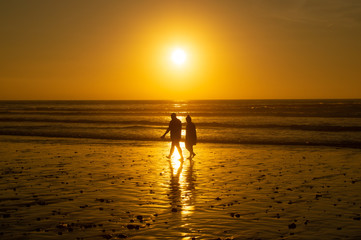 couple on beach silhouette
