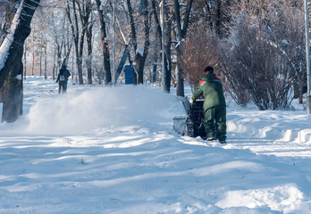 Fototapeta na wymiar snow removal in the park