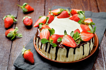 Sponge cake with cream, chocolate and strawberry