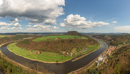 Fototapeta na wymiar Panoramic view of the valley of the Elbe River from the fortress Konigstein