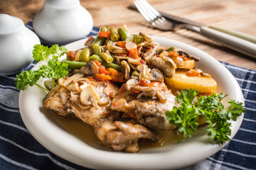 Fillet of chicken legs with stewed vegetables.