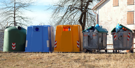 bins for the collection of urban waste and for the separate collection of recyclable waste