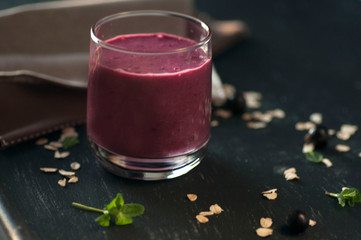 Banana smoothie with black currant and oat flakes
