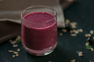 Banana smoothie with black currant and oat flakes