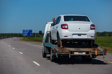 Obraz na płótnie Canvas Truck carrying a car .Assistance on roads.