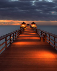 Fototapeta premium Sunset over the Gulf of Mexico from Naples Pier in Naples, Florida