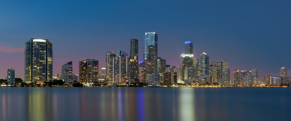 Plakat Panoramic cityscape of the Miami skyline at night from Miami, Florida