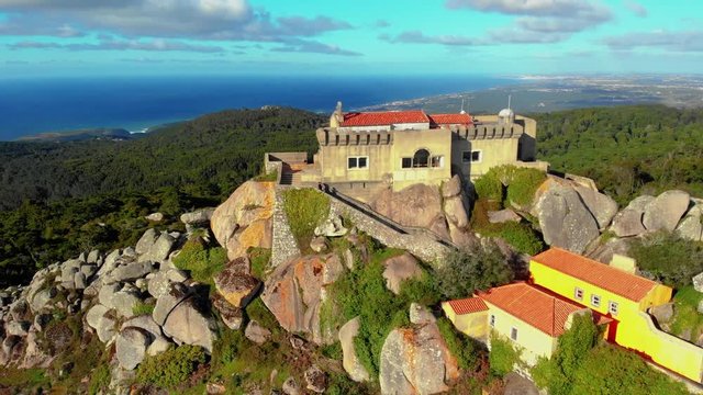 Vista do Santuario da Peninha em Sintra Portugal