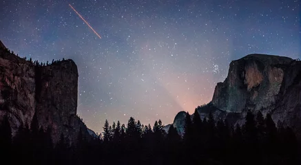 Papier Peint photo autocollant Half Dome Milky Way over Yosemite, Yosemite National Park, California 