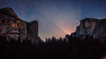 Milky Way over Yosemite, Yosemite National Park, California  - obrazy, fototapety, plakaty