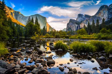Stickers pour porte Rivière forestière Lever du soleil sur la vallée de Yosemite, Yosemite National Park, Californie