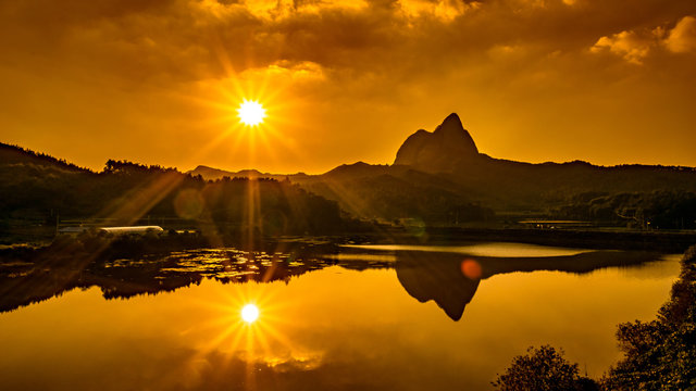 The evening sun goes down beyond Maisan Provincial Park